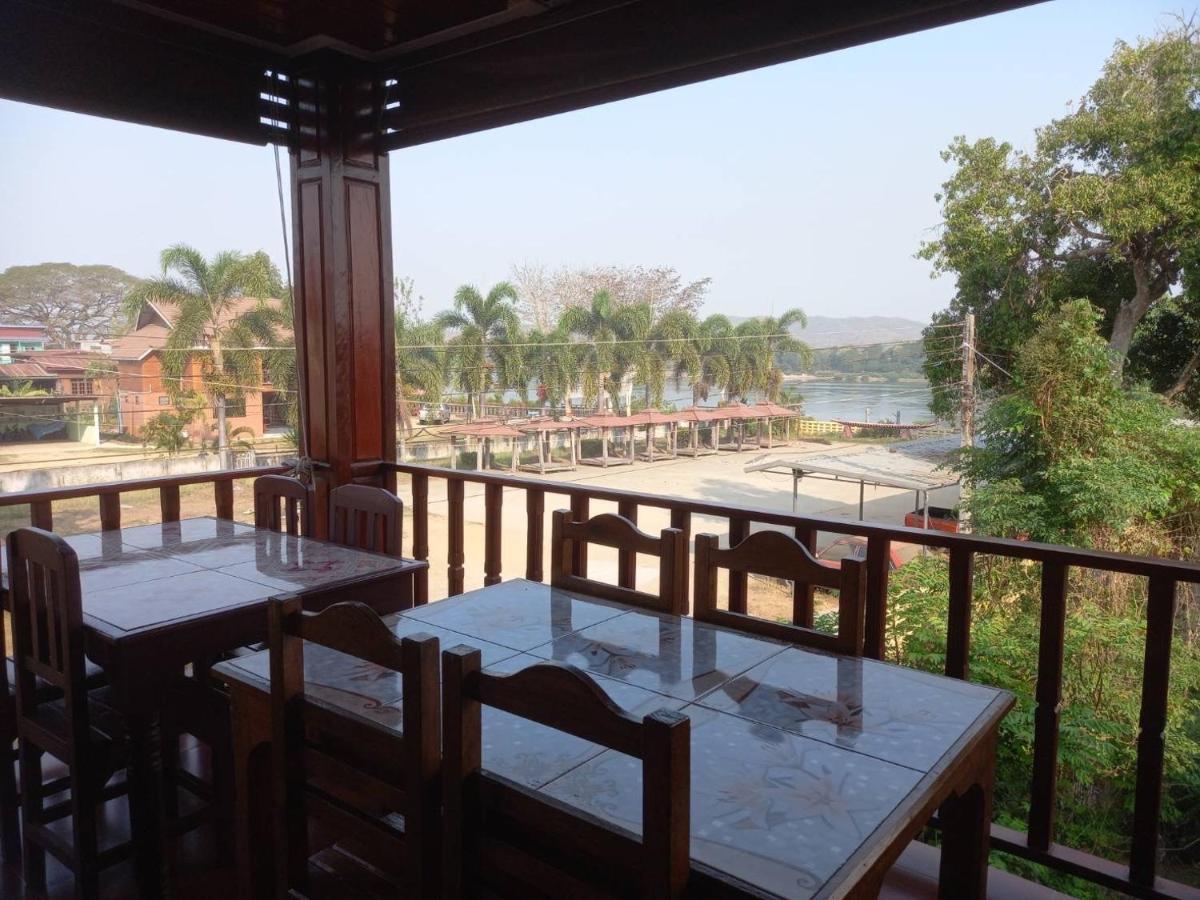 Welcome Holiday Hotel Chiang Khan Exterior photo